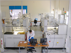 4 DL-3003 in a lab